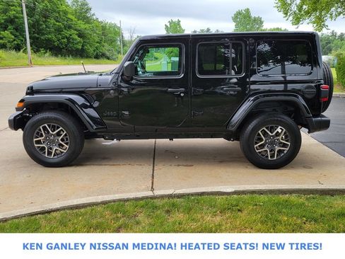 Used 2025 Jeep Wrangler Unlimited Sahara AWD/4WD image 6
