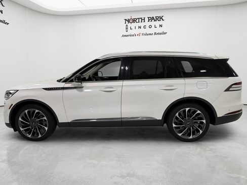 Used 2020 Lincoln Aviator Reserve w/ Equipment Group 202A AWD/4WD image 2