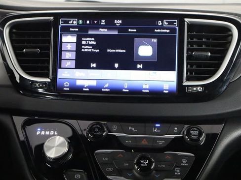 Used 2025 Chrysler Pacifica Select FWD image 28
