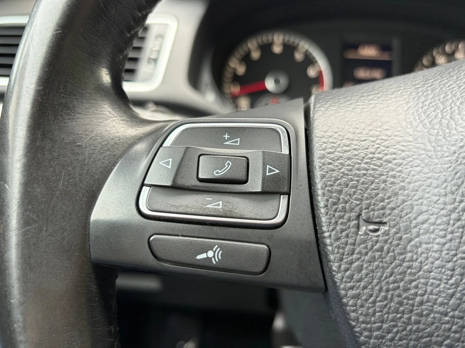 Used 2012 Volkswagen Passat 2.5 SE FWD image 29