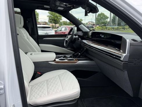 Certified 2026 Cadillac Escalade Platinum Luxury w/ LPO, Radiant Package AWD/4WD image 12