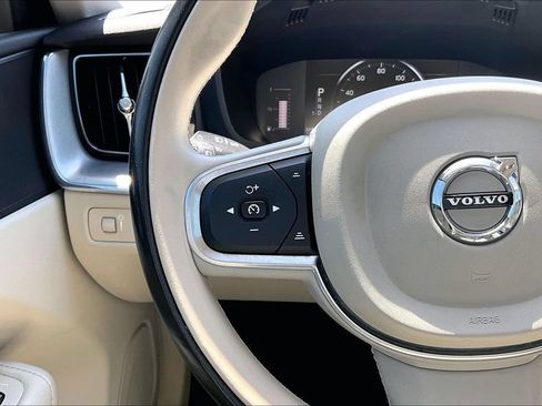 Used 2019 Volvo XC60 T5 Momentum w/ Premium Package AWD/4WD image 20