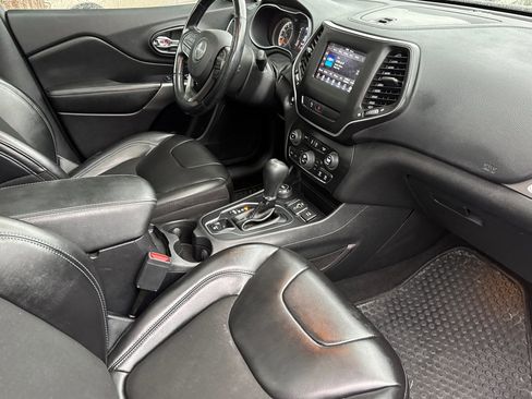 Used 2020 Jeep Cherokee Latitude Plus w/ Comfort/Convenience Group image 16