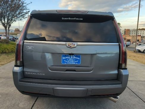 Used 2018 Cadillac Escalade Luxury image 6