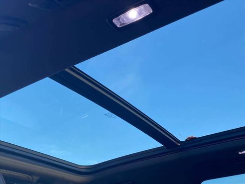 Used 2022 Chevrolet Suburban High Country image 25