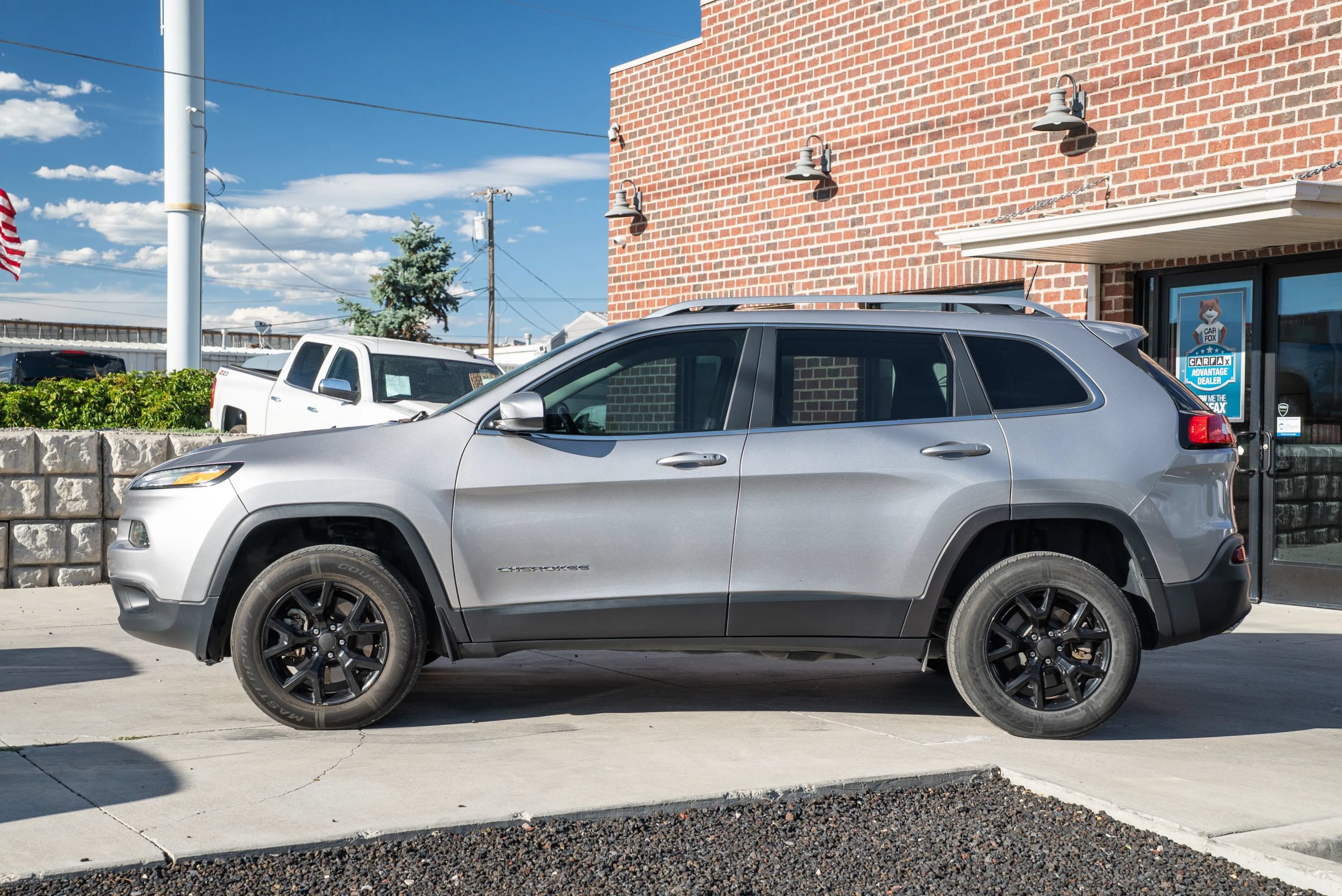 Used 2018 Jeep Cherokee Latitude Plus w/ Comfort/Convenience Group AWD/4WD image 3