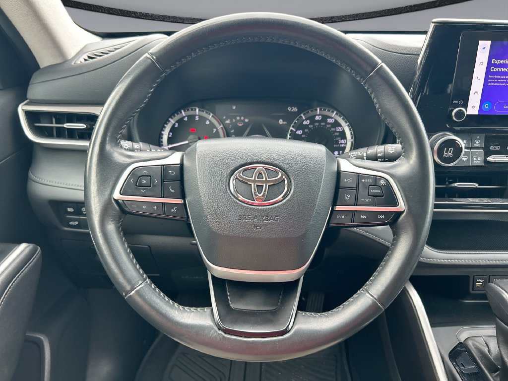Used 2024 Toyota Highlander LE AWD/4WD image 15