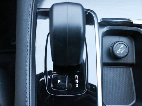 Used 2025 Volvo XC90 B5 Core image 17