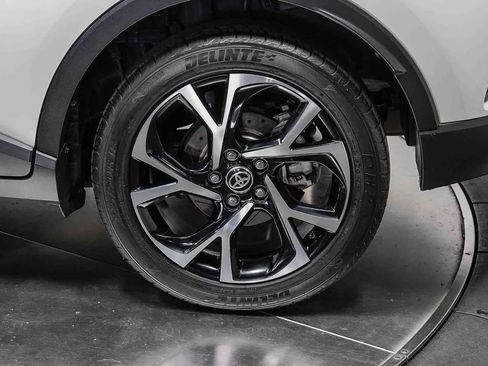 Certified 2021 Toyota C-HR XLE FWD image 11