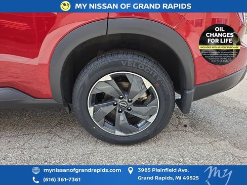Used 2024 Nissan Rogue SV w/ SV Premium Package AWD/4WD image 32