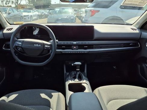 Used 2025 Kia K4 LXS image 9