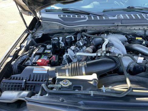 Used 2022 Ford F350 XLT w/ FX4 Off-Road Package image 37