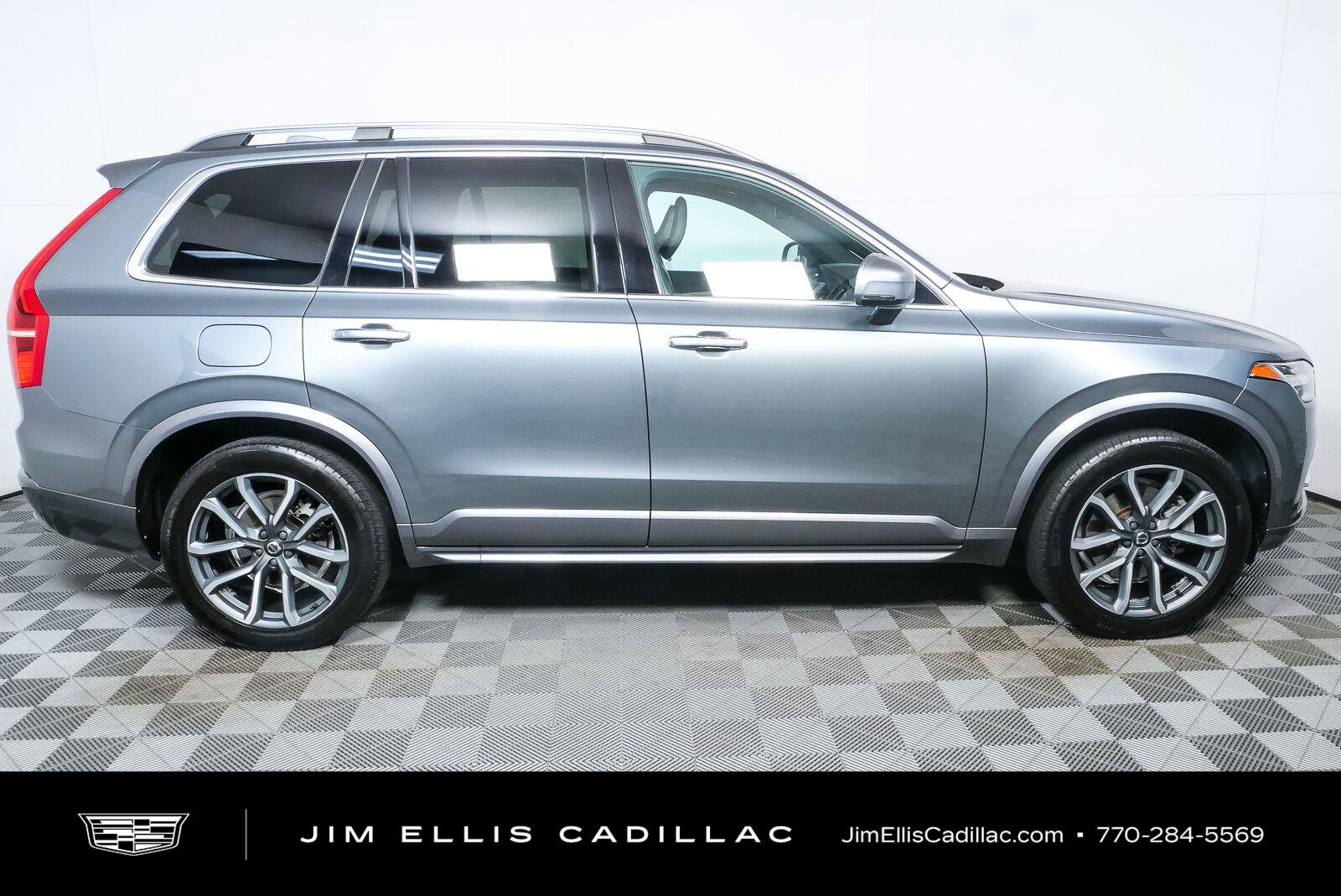 Used 2018 Volvo XC90 T6 Momentum w/ Protection Package Plus AWD/4WD image 2