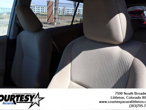 Used 2013 Toyota RAV4 LE image 18