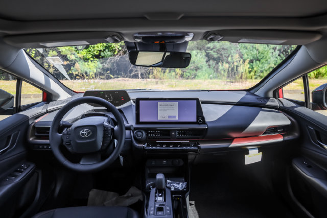 New 2026 Toyota Prius Plug-In Hybrid FWD image 11