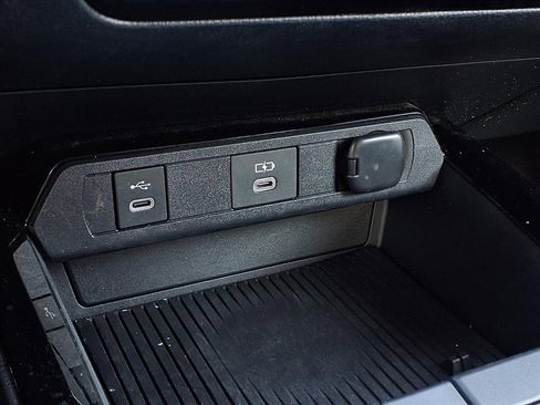 Certified 2023 Toyota Prius XLE image 11