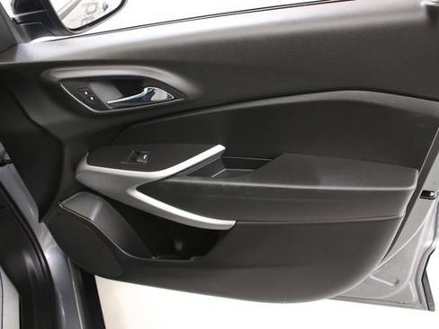 Used 2024 Chevrolet Trax RS w/ Sunroof Package FWD image 33