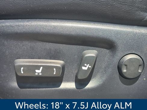 Used 2015 Toyota RAV4 Limited w/ Outdoor Package FWD image 19