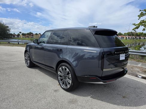 New 2026 Land Rover Range Rover SE image 2