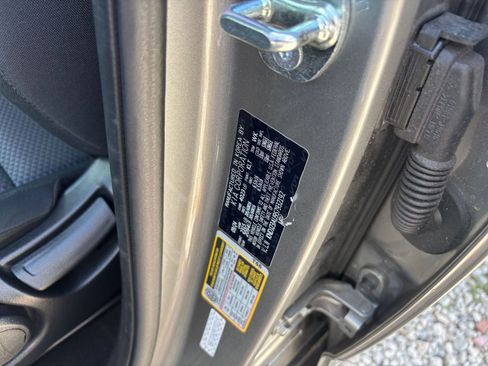Used 2025 Kia Soul LX w/ LX Technology Package FWD image 28