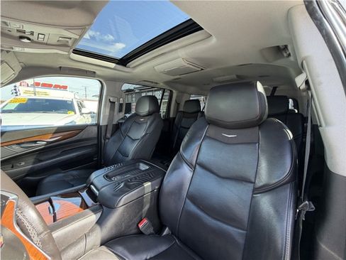 Used 2018 Cadillac Escalade ESV Luxury RWD image 20