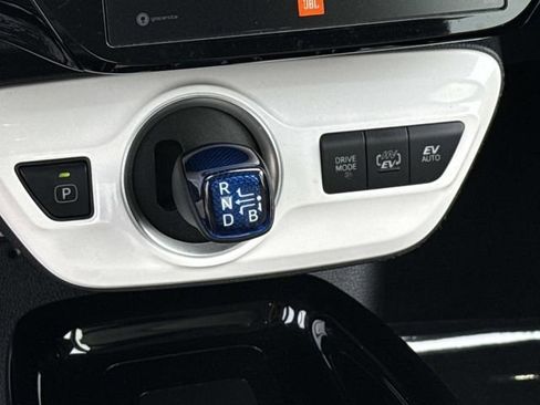 Used 2017 Toyota Prius Prime Advanced image 22