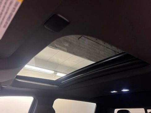 Used 2019 Chevrolet Silverado 1500 High Country w/ Technology Package AWD/4WD image 30