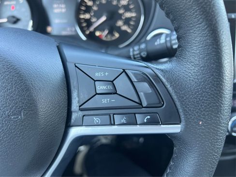 Used 2019 Nissan Rogue SV image 29