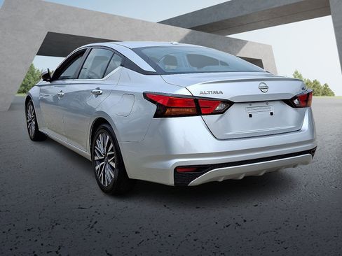 Used 2023 Nissan Altima 2.5 SV image 4