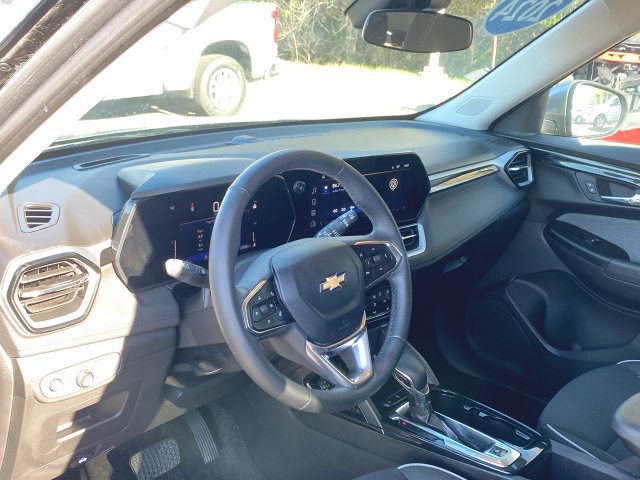 Used 2024 Chevrolet TrailBlazer LT w/ LT Cold Weather Package FWD image 10