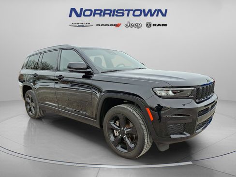 Certified 2023 Jeep Grand Cherokee L Altitude image 1