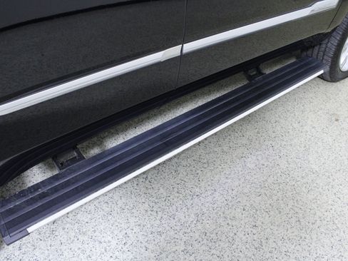 Used 2017 Cadillac Escalade Platinum image 9