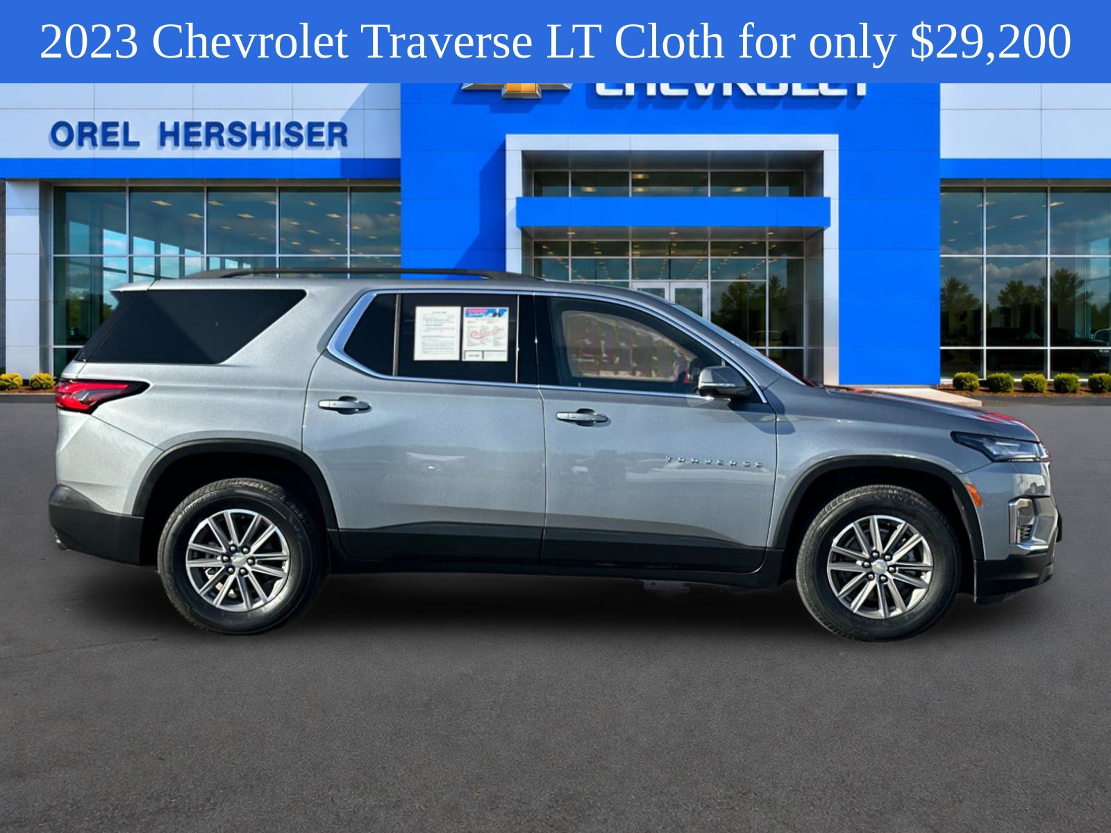 Used 2023 Chevrolet Traverse LT FWD image 4