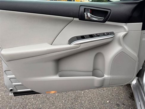 Used 2012 Toyota Camry XLE w/ Leather Pkg FWD image 27