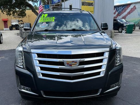 Used 2019 Cadillac Escalade Luxury RWD image 2