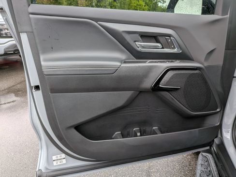 Used 2026 Chevrolet Silverado EV LT AWD/4WD image 12