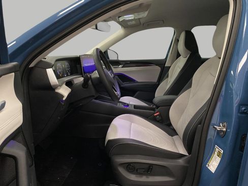 New 2025 Volkswagen Tiguan SE image 27