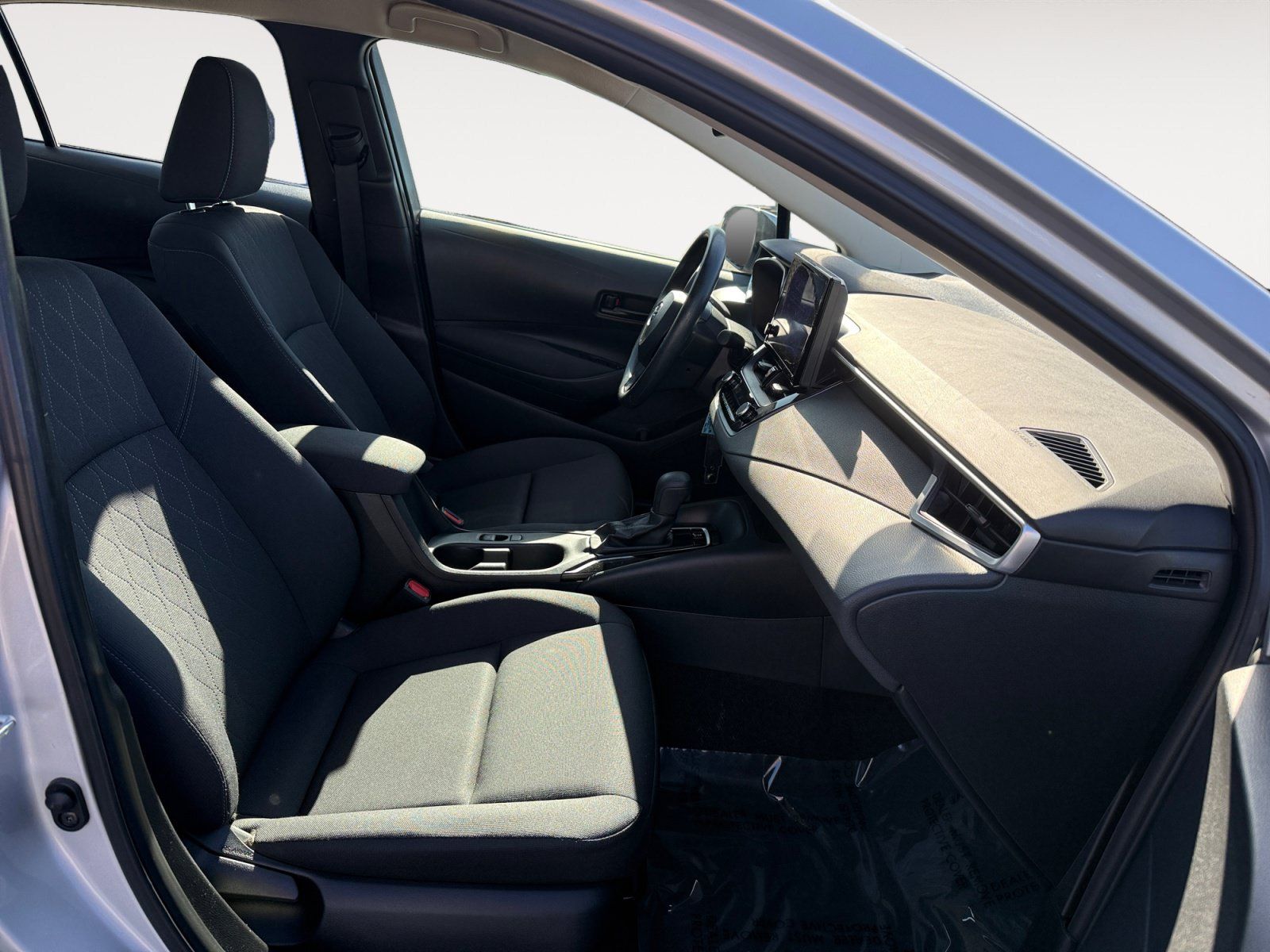 Used 2024 Toyota Corolla LE FWD image 19