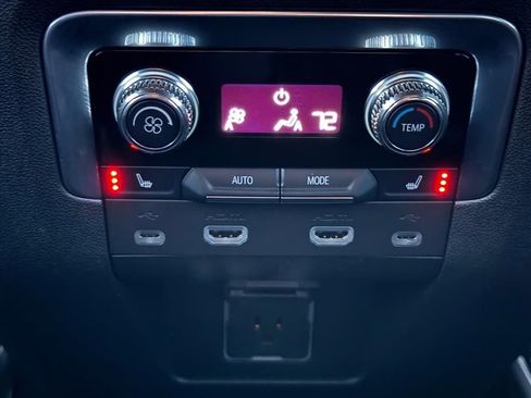 Used 2021 GMC Yukon Denali w/ Denali Premium Package image 15