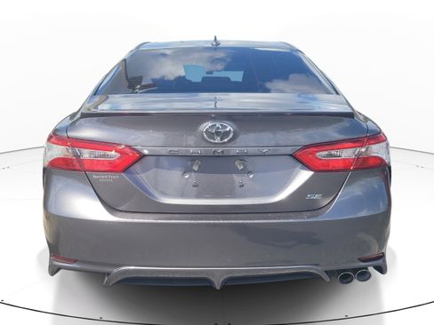 Used 2020 Toyota Camry SE FWD image 6