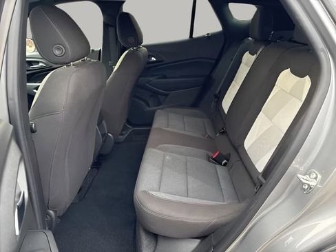 Used 2025 Chevrolet Trax RS w/ Sunroof Package image 27