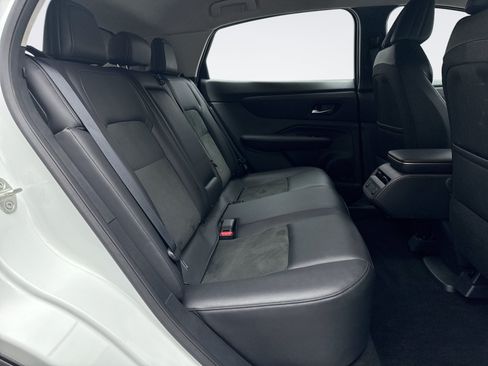 Used 2024 Nissan Ariya AWD image 18