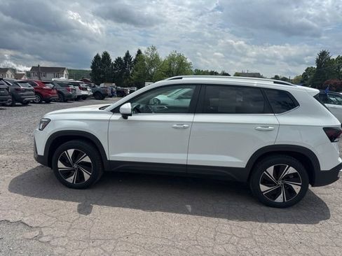 Used 2025 Volkswagen Taos SE AWD/4WD image 9