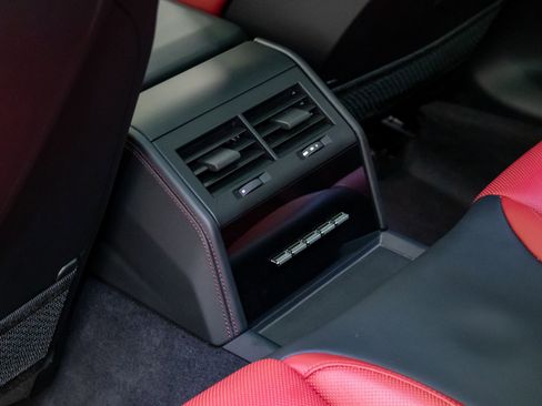 Used 2024 Porsche Panamera image 20