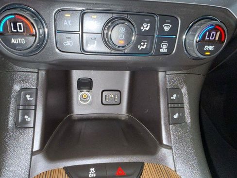 Used 2017 GMC Acadia SLE AWD/4WD image 18