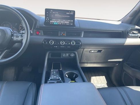 Used 2024 Honda Pilot TrailSport image 11