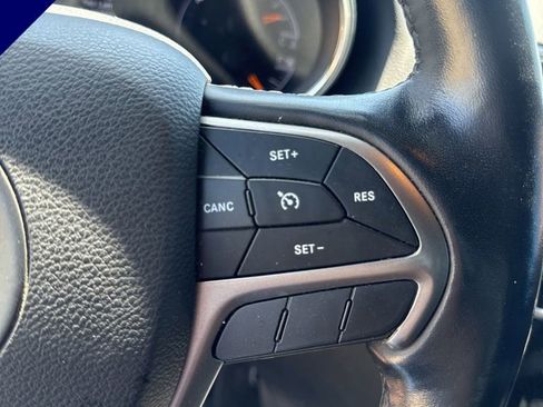 Used 2021 Jeep Grand Cherokee Laredo X AWD/4WD image 20