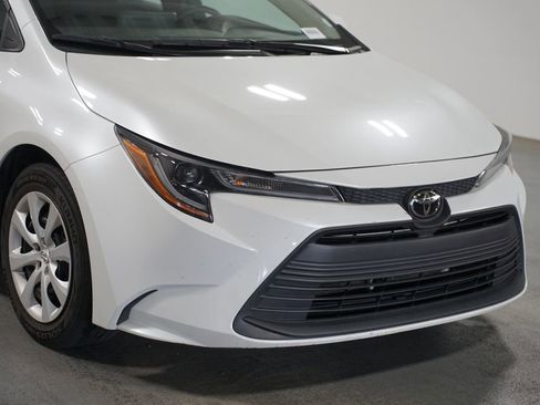 Used 2024 Toyota Corolla LE FWD image 4