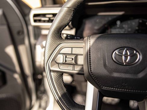 Used 2025 Toyota Tacoma TRD Sport image 22