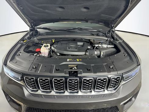 Used 2023 Jeep Grand Cherokee Summit w/ Luxury Tech Group V AWD/4WD image 37